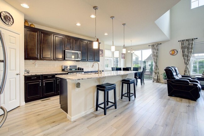Building Photo - Bright, Spacious & Full of Charm Inside an... Rental