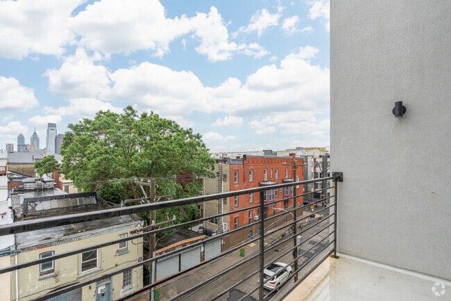 1BR, 1BA w/ Balcony - 530SF - Balcony