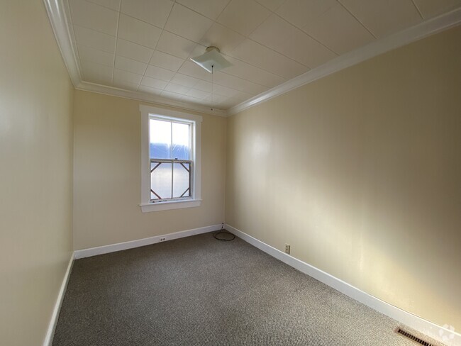 Back bedroom apartment B - 19 South St Unit 19South St. Rent B Rental