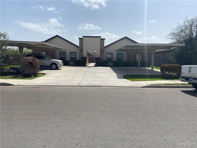 Building Photo - 16 Valeria St Unit 3