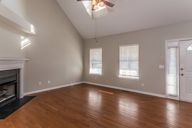 Photo - 1807 Meadowglen Cir