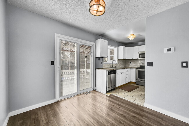 Photo - $2,050.00 - 3 Bedrooms, 2 Bathrooms, Single Family Home with Fenced Yard!