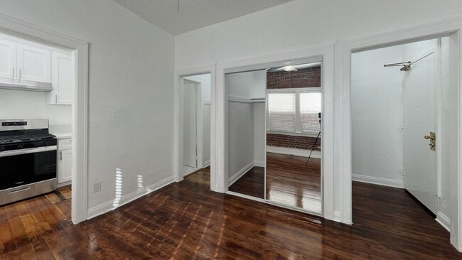 Photo - Leeward Apts...New York Style..Gorgeous Newly Remodeled!