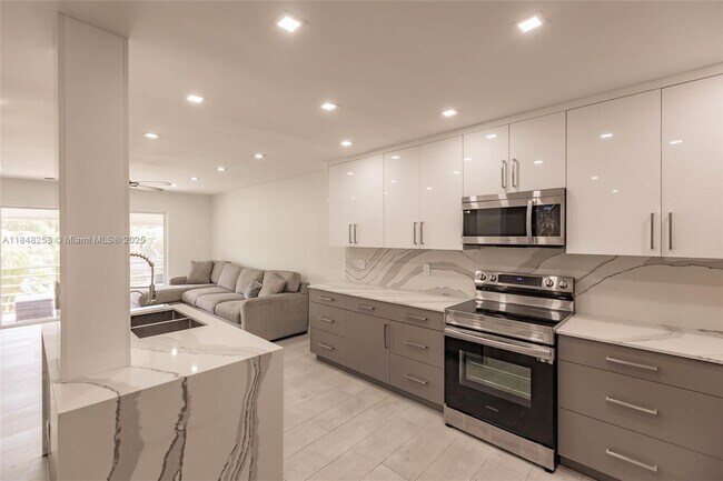 Building Photo - 4100 N 58th Ave Unit 208 Rental