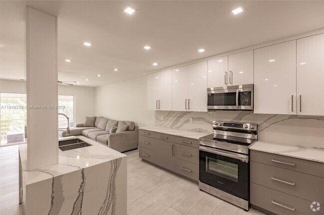 Building Photo - 4100 N 58th Ave Unit 208 Rental