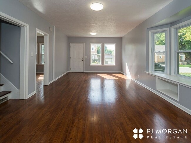 Photo - 6262 Pine St