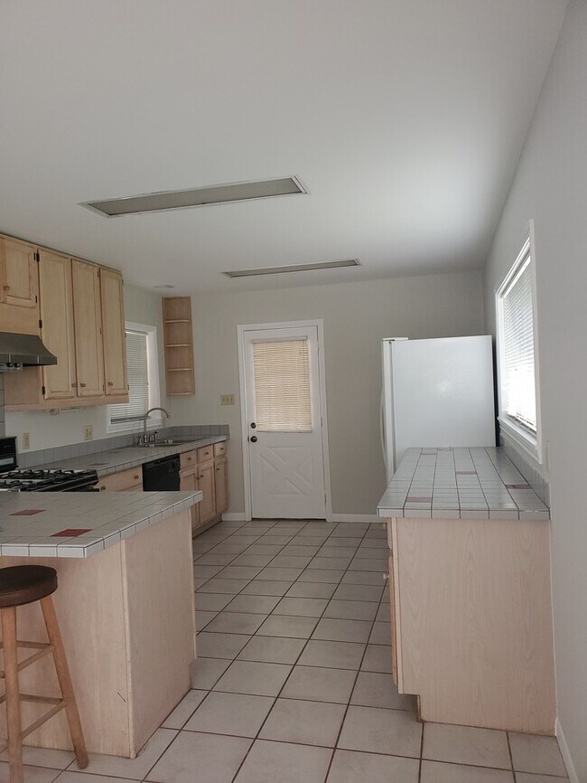 Photo - 2301 N Parkwood Dr