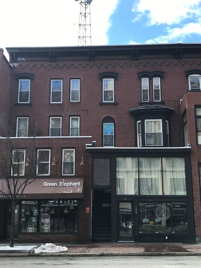 Building Photo - "610" on Congress St.-Newer Studio apt with 1 Bath $1,470.00 Heat & H20 included Unit 8