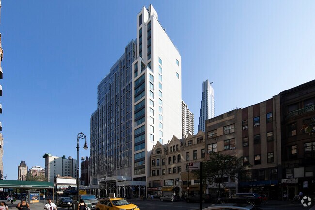 214 W 72nd St New York, NY 10023 - Parker West