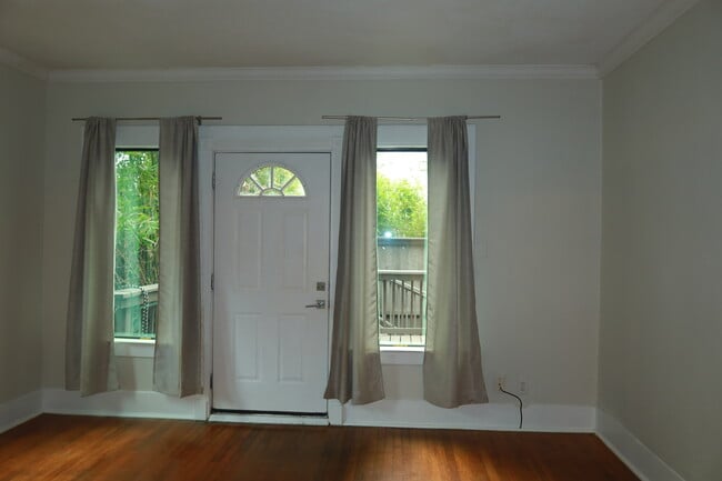 Photo - 301 W Clay St