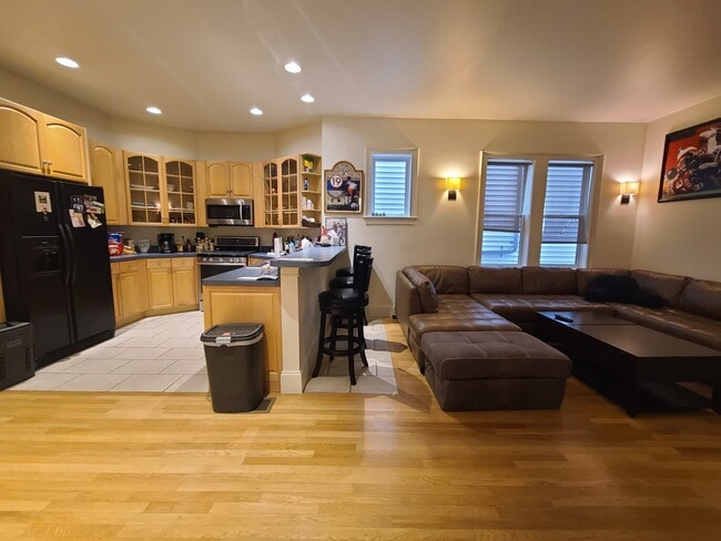 Photo - 42 N St Unit 1
