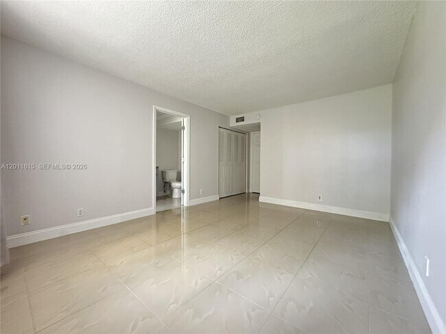 Photo - 9370 SW 8th St Unidad 107