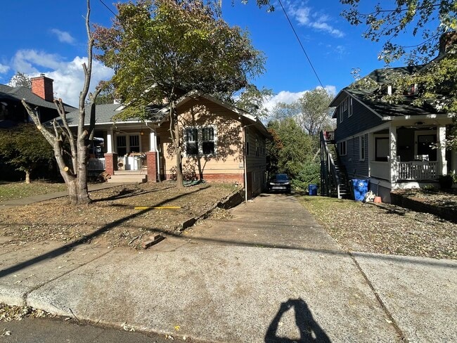 Building Photo - 127 Flint St Unit B