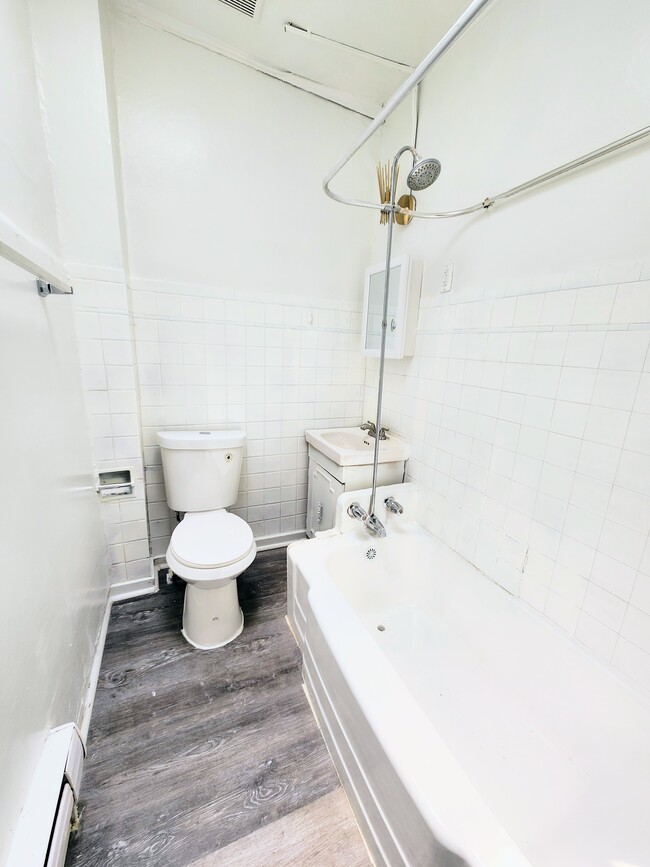 Photo - 4207 Dunkeld Way