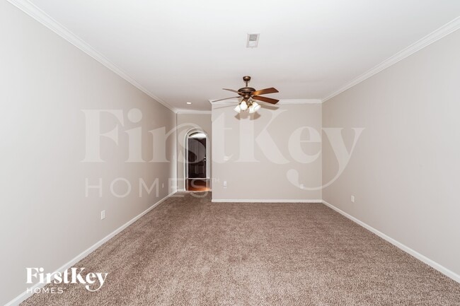 Photo - 2068 Tudor Ln