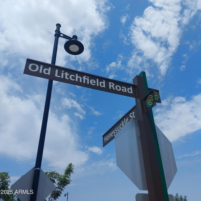 Photo - 240 Old Litchfield Rd Townhome