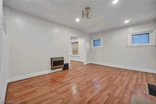 Photo - 960 Whittier Ave