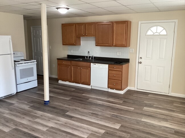 Photo - 633 Main St Unit 3