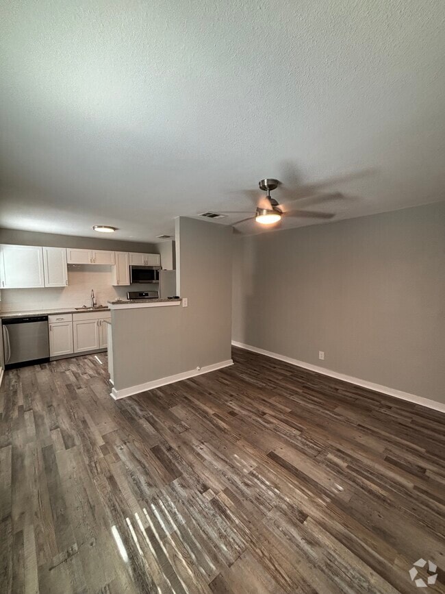 Building Photo - 2805 Crest Avenue Unit B Rental