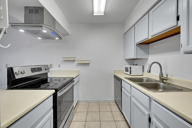 Photo - $1,495.00 - 1 Bedroom, 1 Bathroom Condo in Lakewood with Cozy Fireplace! Unit 207