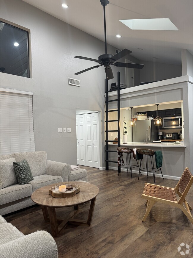 Building Photo - 7525 Holly Hill Dr Unit 8 Rental