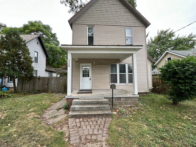 Photo - Wonderful and Spacious Three Bedroom Home Minutes from Downtown Grand Rapids!!