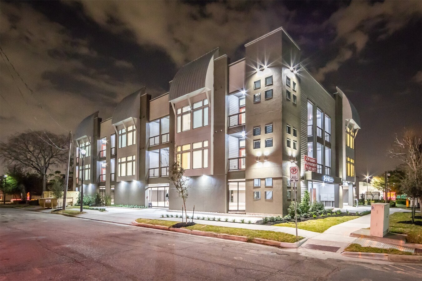 Photo - 2727 Brazos St