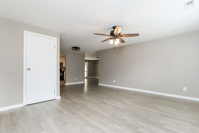 Photo - 531 Ashwood Dr