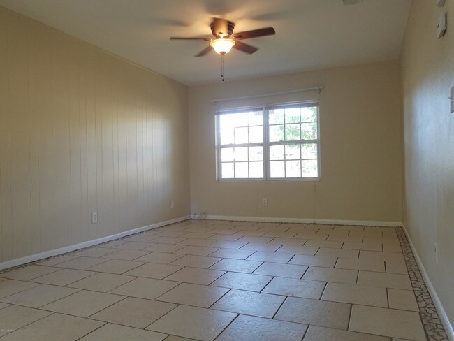7220 Poinciana Dr