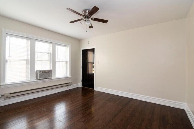 Photo - 2 bedroom in Chicago IL 60613 Unidad 1E