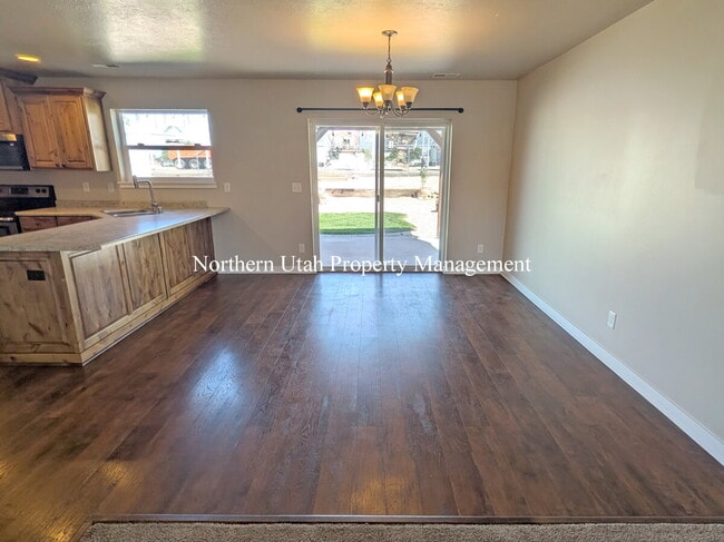 Photo - 5 Bed 2.5 Bath SFH