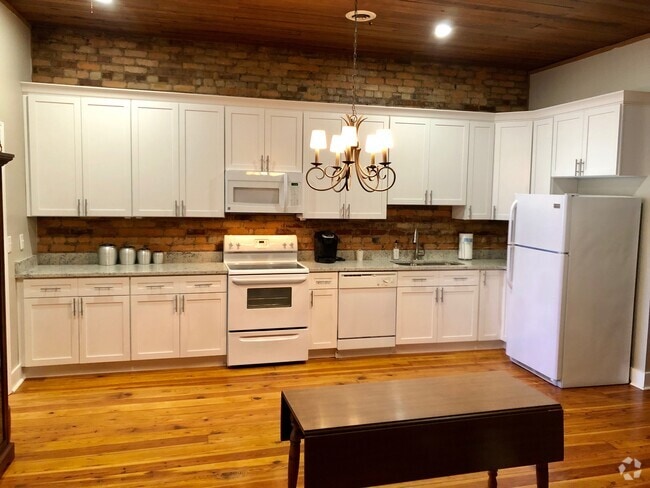Building Photo - 105 B W Main St Unit 105 B West Main Rental