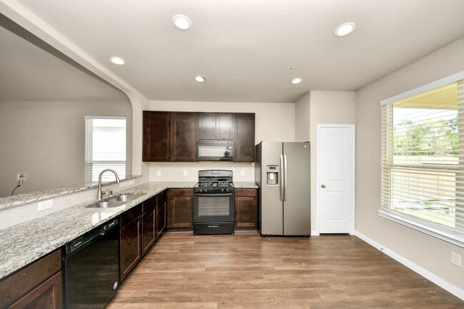Photo - 17630 Holroyd Rd