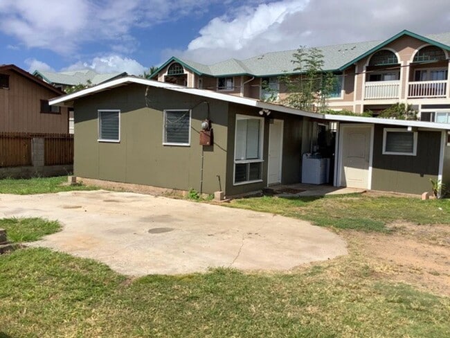 Building Photo - 3 Bedroom / 1 Bath House in Wailuku for rent!