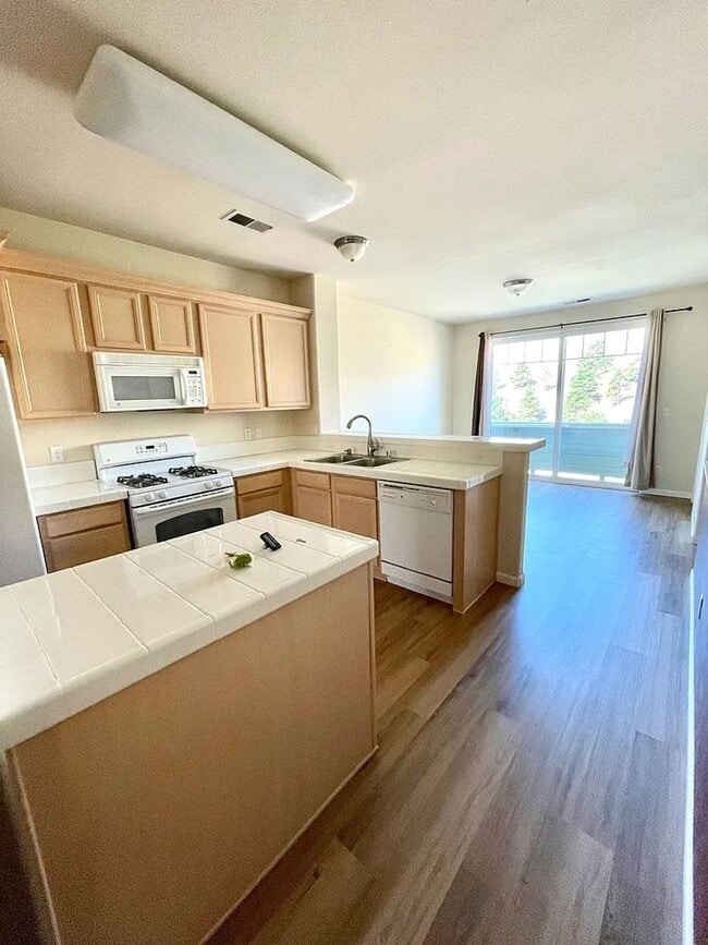 Photo - Townhouse For Rent.
