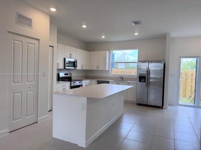 Photo - 1182 W Palm Ter Townhome