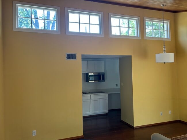 ventanas de techo en voladizo - 148 Kathryn Dr Casa Unidad 1