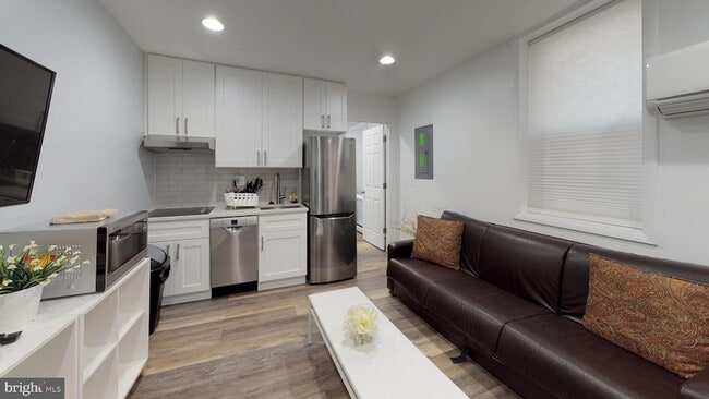 Photo - 2014 Fleet St