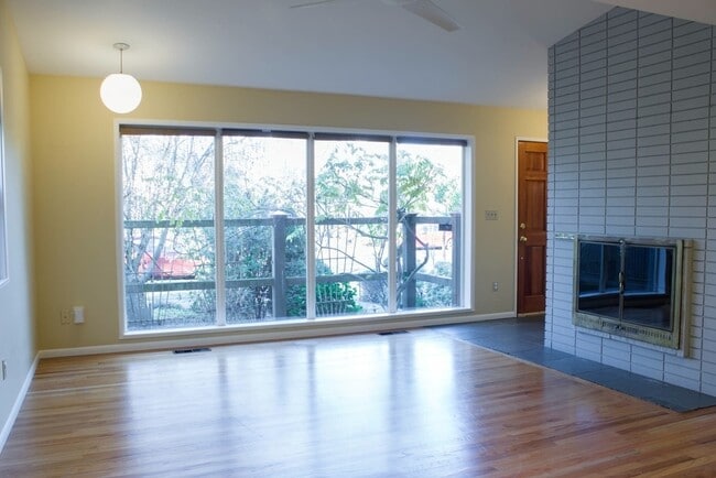 Photo - RENOVATED 3 BED MADISON PARK BUNGALOW W EASY COMMUTE!