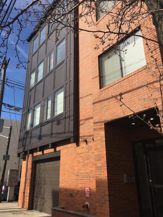 Photo - 136 41st St Unidad 203