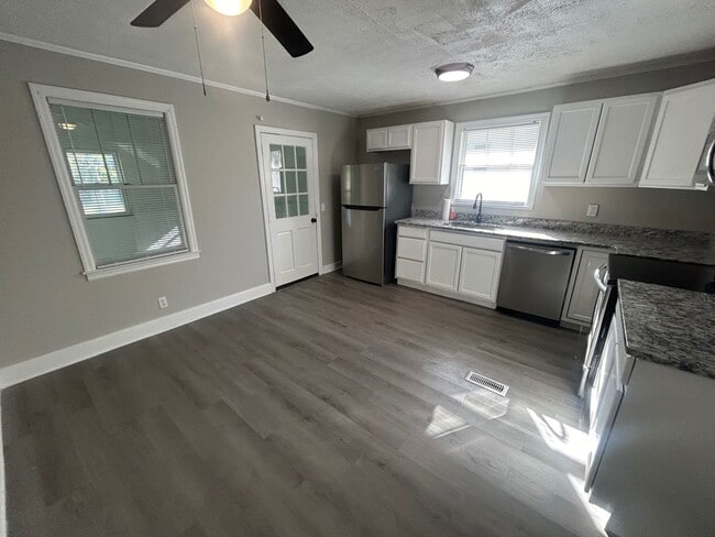 Photo - 803 Center St House