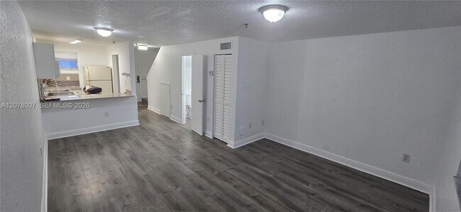 Building Photo - 8027 NW 8th St Unit 13