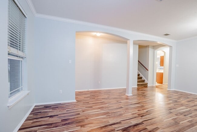 Photo - 115 Brazos Ln