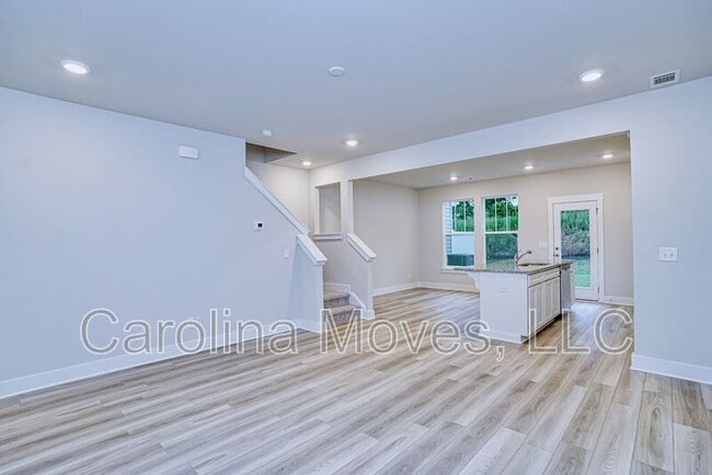 Photo - 1358 Maplesmith Wy