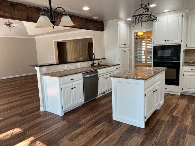 Photo - 1801 Olde N Pl