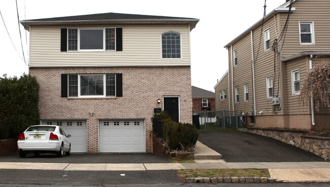 Front of the House - 25 Mechanic St Unit 2nd Floor