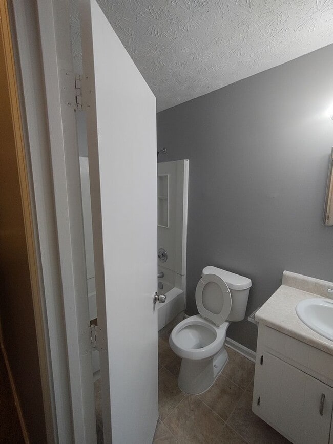 Photo - Move In Ready 3 Bedroom/2 Bathroom For Rent In Convenient Stone Mountain Subdivision!