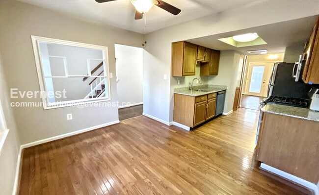 Photo - 2058 Mayflower Dr