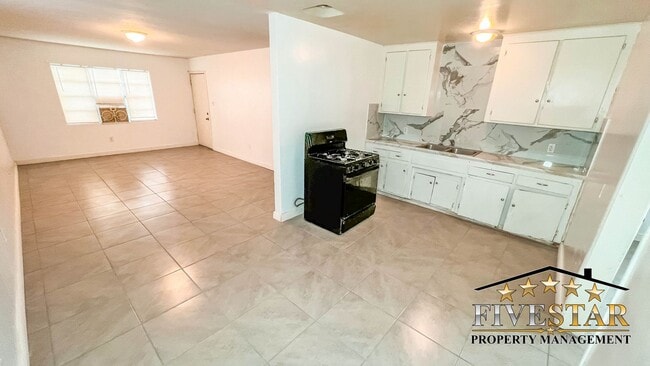 Photo - 1424 Gorrill St