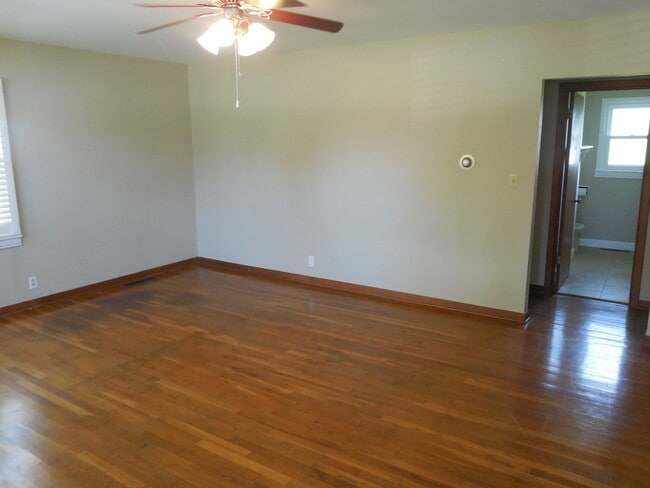 Photo - 2021 Stratford Rd